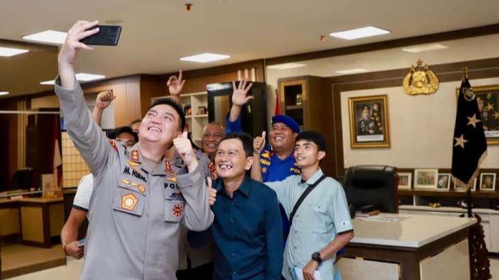 Kapolda Riau Jamu Pemenang Pertama Lomba Film