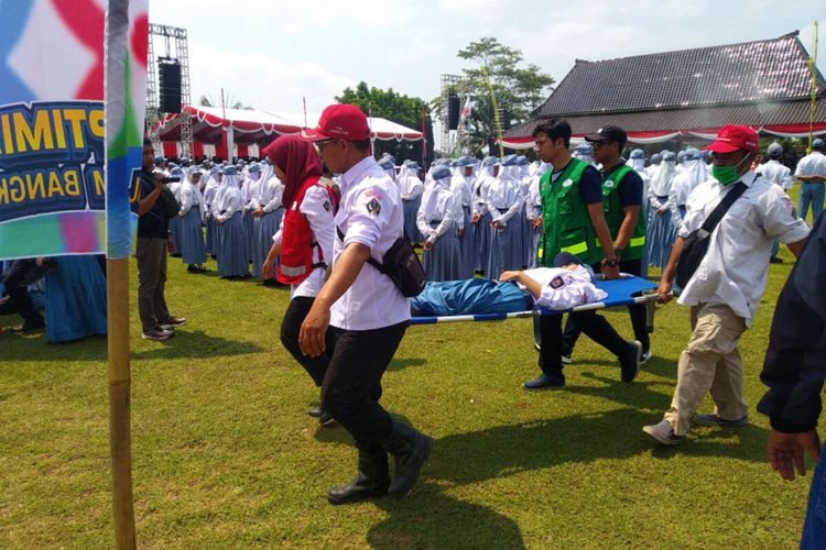 100 peserta