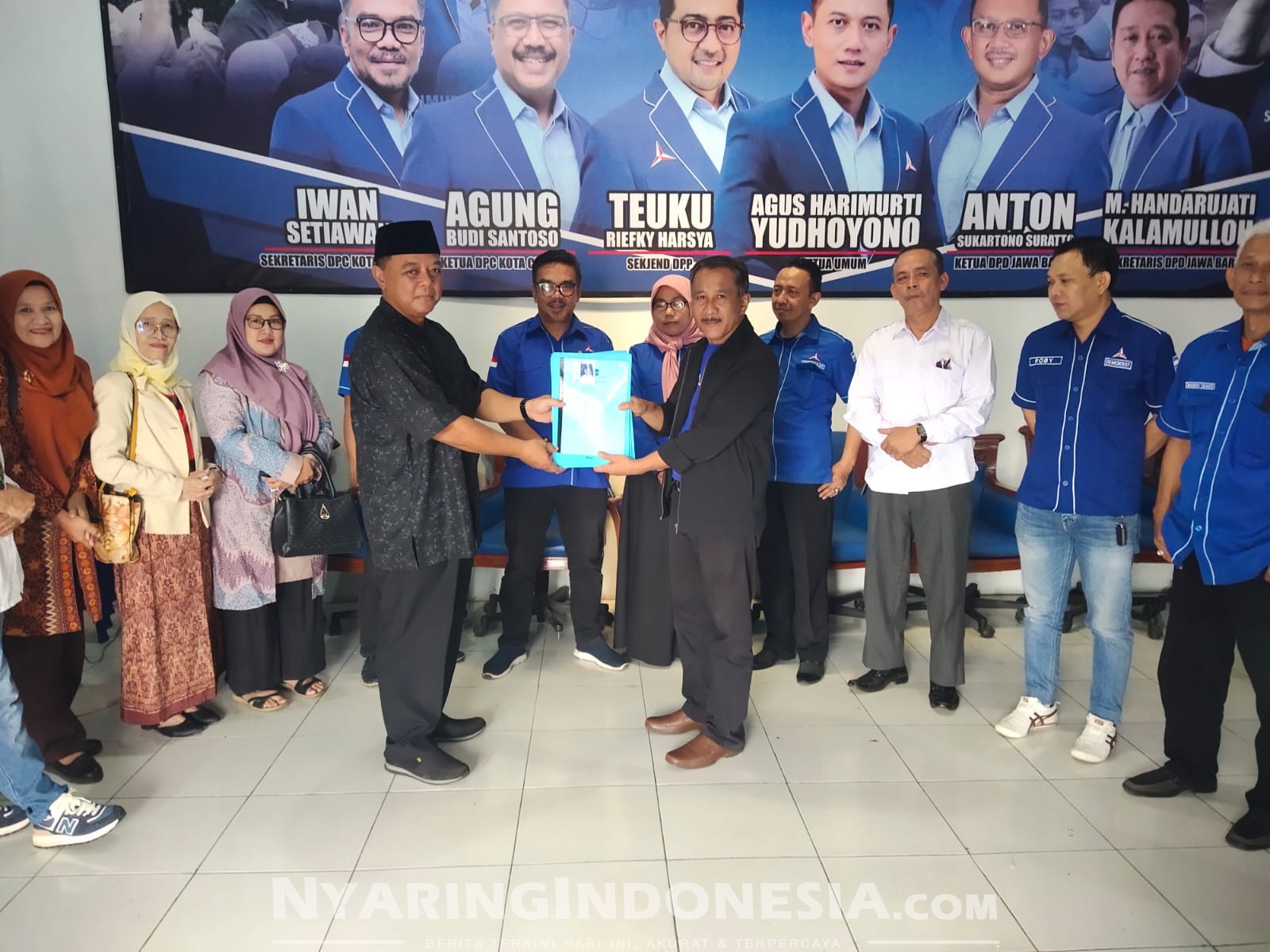 Penyerahan formulir salah bakal calon wali kota dan wakil wali kota kepada jajaran Partai Demokrat Kota Cimahi