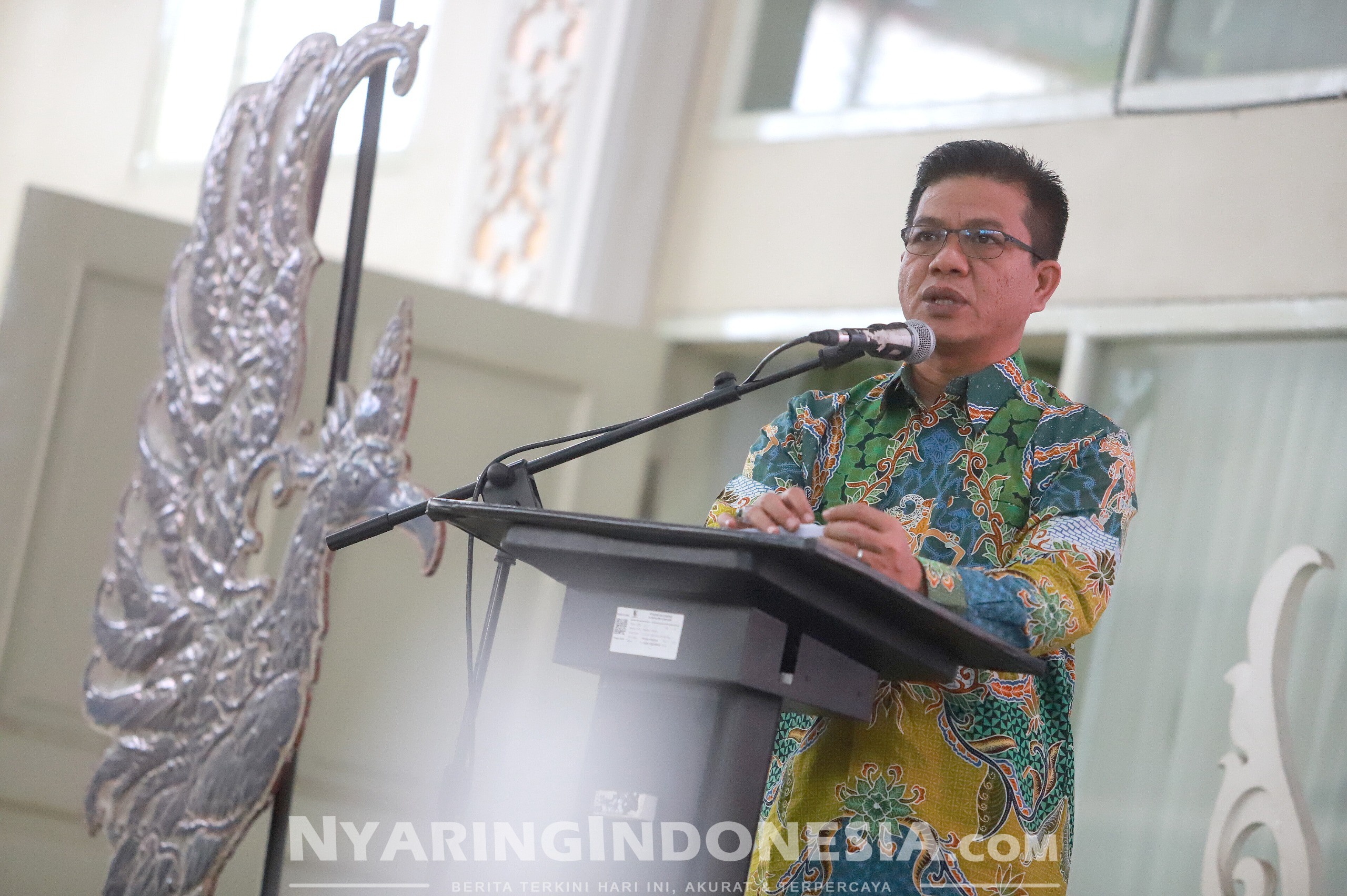 Bupati incumbent M Dadang Supriatna meraih elektabilitas tertinggi dengan 57,4 persen dalam survei terbaru mengenai elektabilitas calon Bupati Bandung di Pemilihan Bupati (Pilbup) Kabupaten Bandung 2024