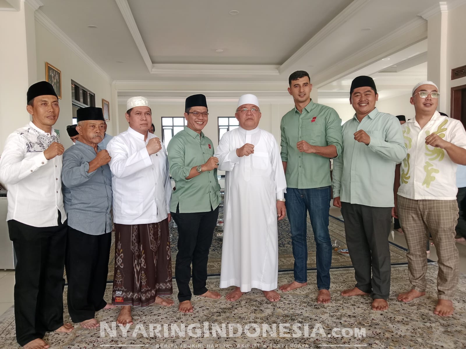 Foto bersama KH Sofyan Yahya dan pasangan Dadang Supriatna-Ali Syakieb (26/7/2024)
