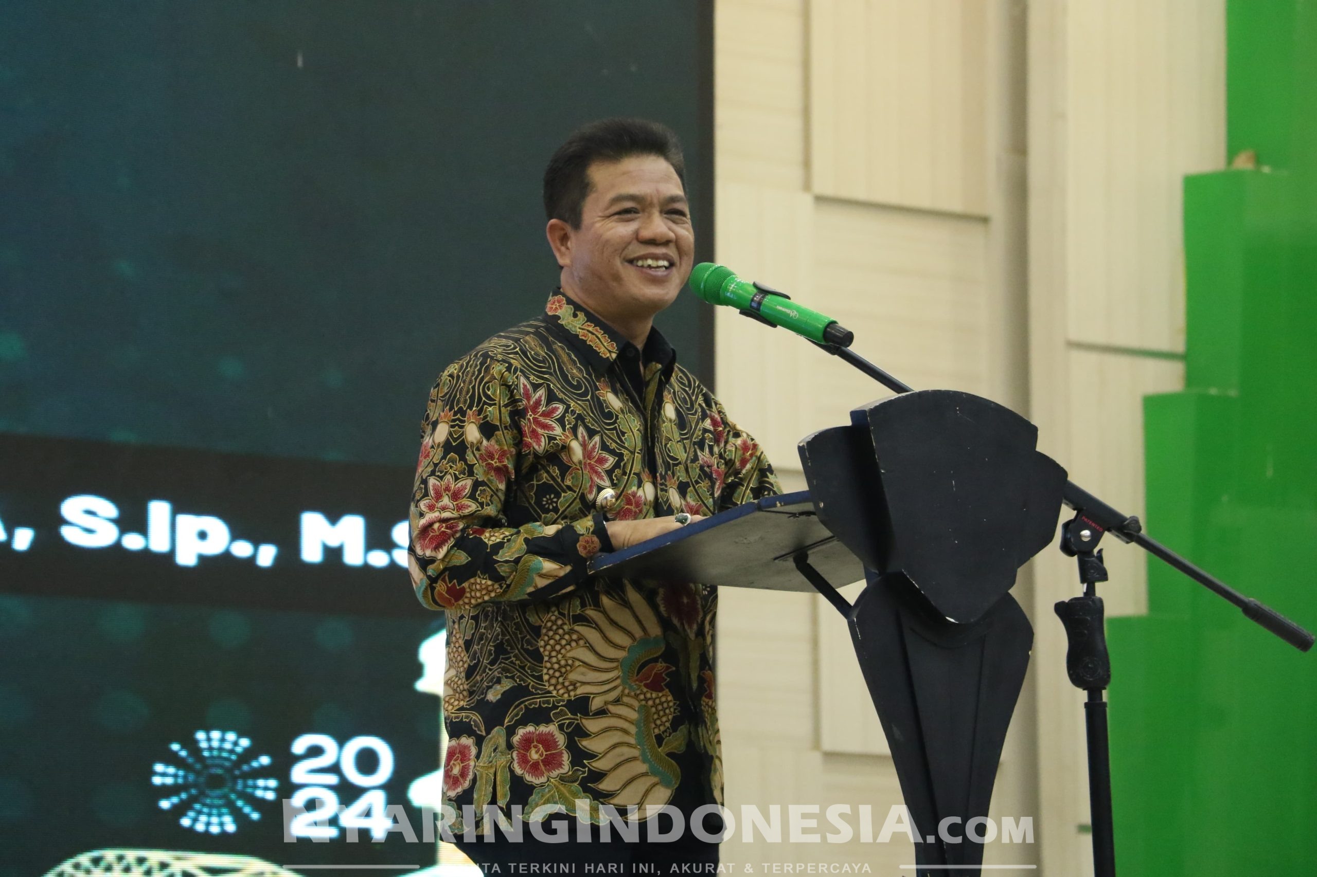 Bupati Bandung Dadang Supriatna menghadiri acara Penyerahan bantuan sarana dan prasarana alat penunjang Posyandu kepada ratusan kader Posyandu di Soreang, Kab. Bandung (27/7/2024)
