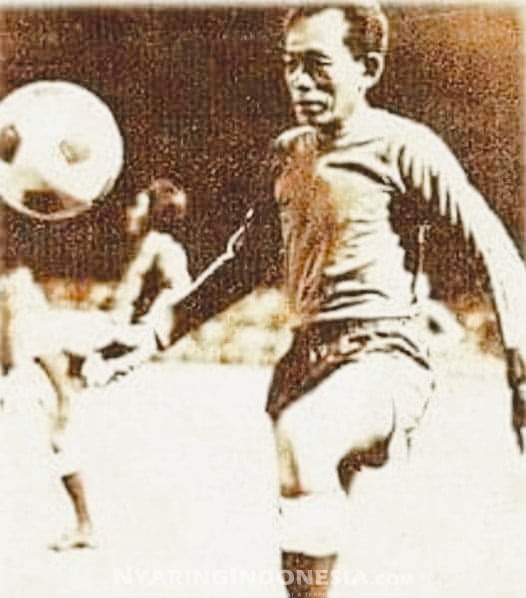 Andi Ramang sosok legendaris dalam sejarah sepakbola Indonesia (Sc. FIFA)
