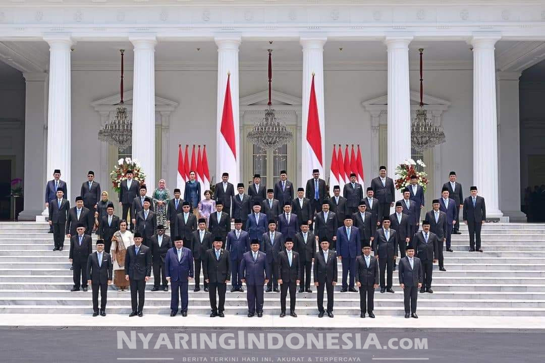 Foto Presiden dan Wakil Presiden Prabowo-Gibran bersama jajaran Kabinet Merah Putih di Istana Merdeka