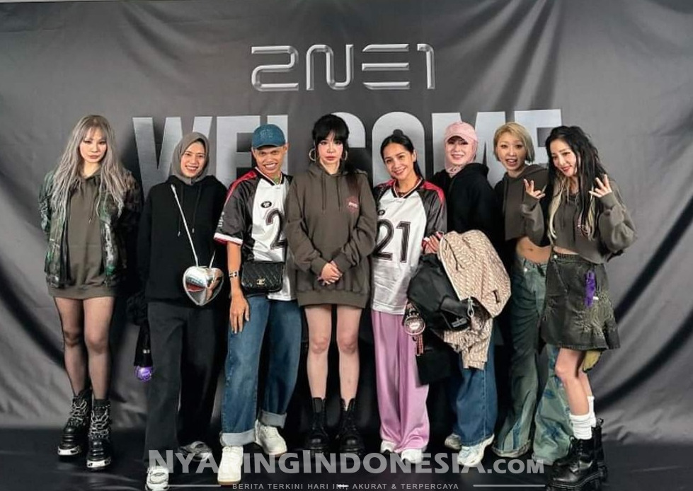 Nagita Slavina diprotes soal posisi berfoto bersama 2NE1