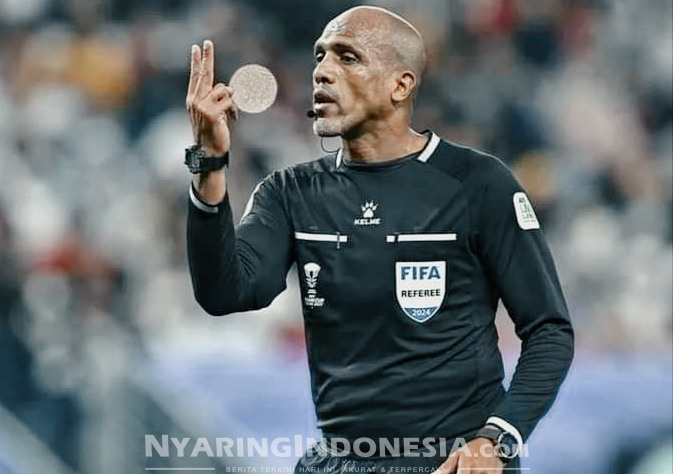 Wasit Kontroversial asal Oman Ahmed Al Kaf, atas keputusan kontroversial yang dianggap menguntungkan tuan rumah Bahrain dalam laga Kualifikasi Piala Dunia 2026