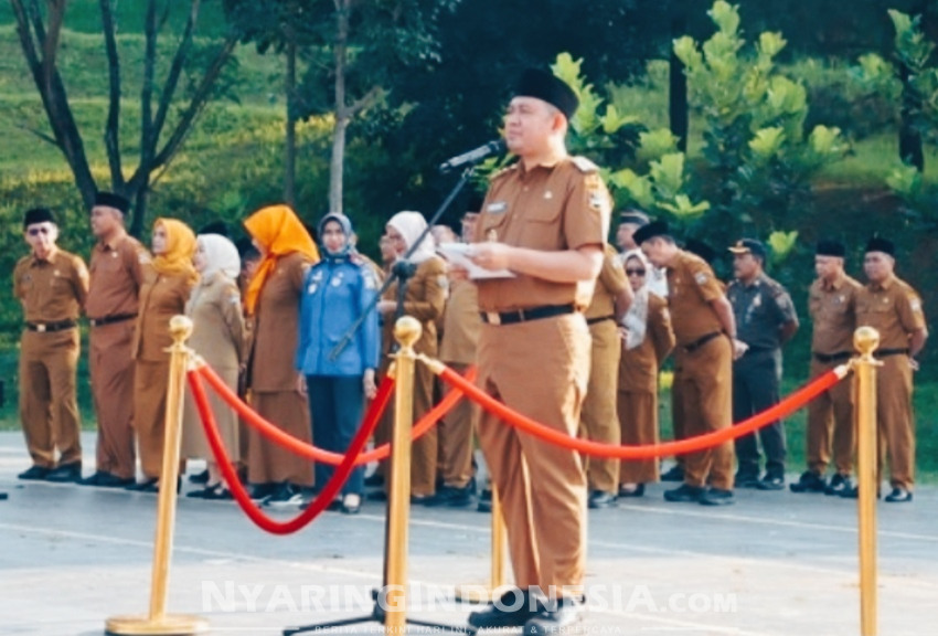 Foto: Penjabat (Pj) Bupati Bandung Barat, Ade Zakir, saat pimpin apel gabungan kesiapsiagaan dan kewaspadaan