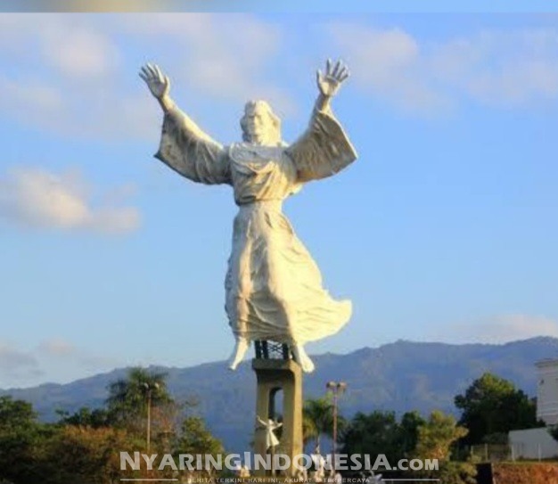 Sulawesi Utara Patung Yesus Memberkati